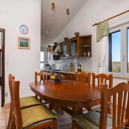 Apartment Lino Rakalj